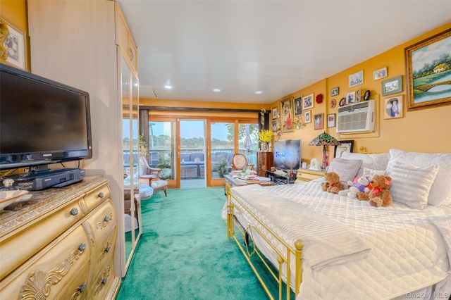 49 Ann Drive E, Freeport, NY 11520