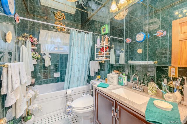 49 Ann Drive E, Freeport, NY 11520