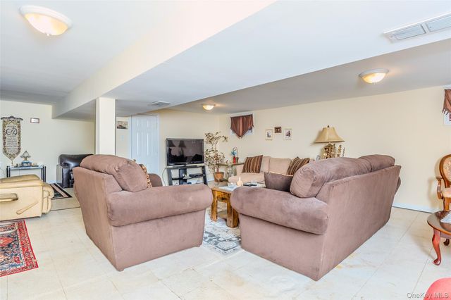 49 Ann Drive E, Freeport, NY 11520