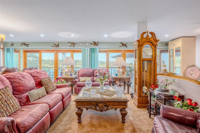 49 Ann Drive E, Freeport, NY 11520