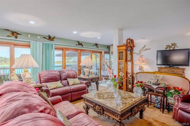 49 Ann Drive E, Freeport, NY 11520