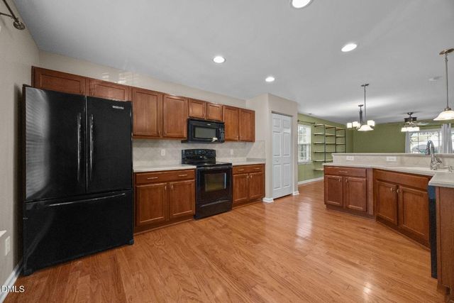 8857 Thornton Town Place, Raleigh, NC 27616