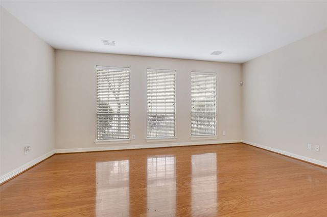 1007 W Bluff Street, Fort Worth, TX 76102