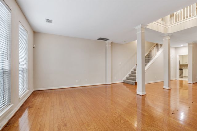 1007 W Bluff Street, Fort Worth, TX 76102