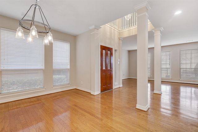 1007 W Bluff Street, Fort Worth, TX 76102