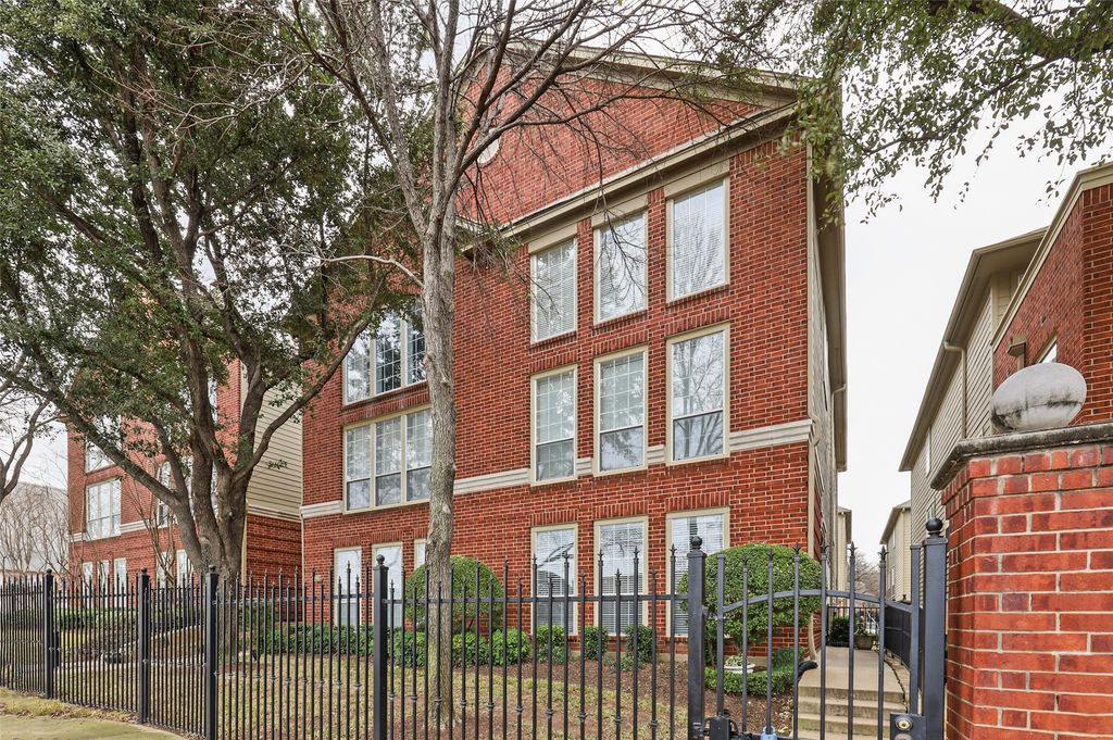1007 W Bluff Street, Fort Worth, TX 76102