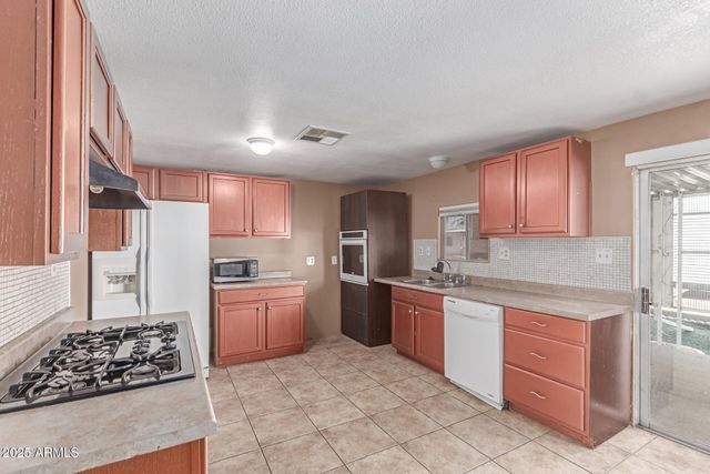 120 N VAL VISTA Drive 113, Mesa, AZ 85213