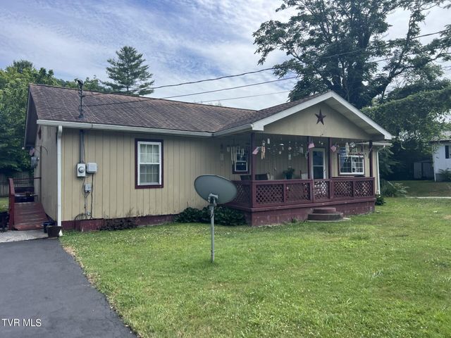 118 Derby Avenue, Pennington Gap, VA 24277