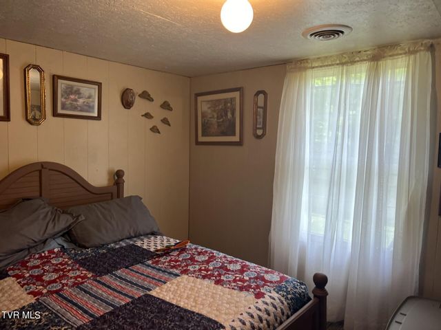 118 Derby Avenue, Pennington Gap, VA 24277