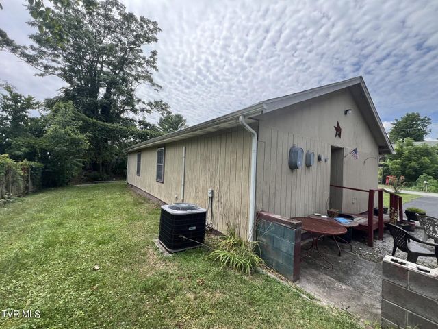 118 Derby Avenue, Pennington Gap, VA 24277