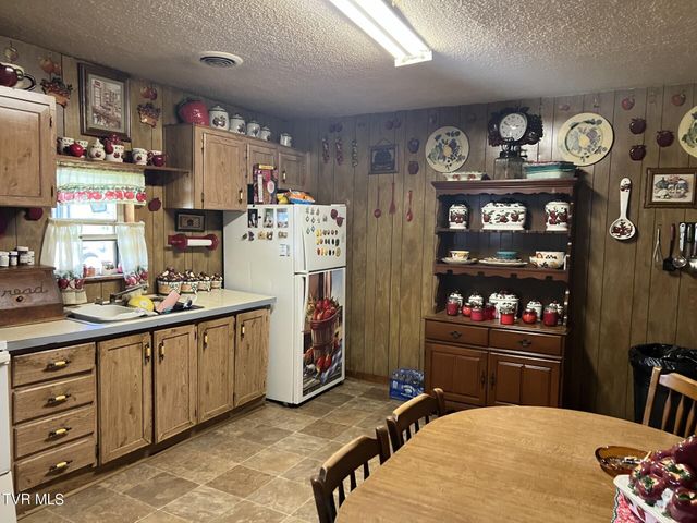 118 Derby Avenue, Pennington Gap, VA 24277