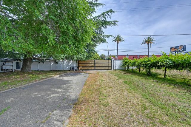8650 E Highway 12, Lodi, CA 95240