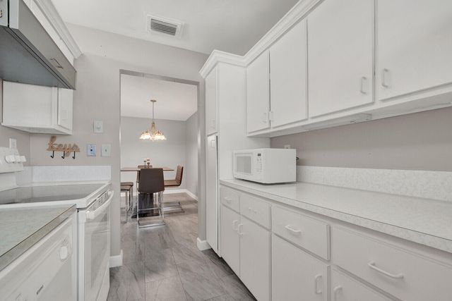 185 High Point Terrace E B, Delray Beach, FL 33445