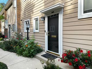 315 Hawthorn Avenue E, Glencoe, IL 60022