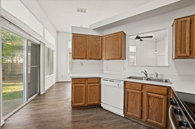 1147 Seneca Place, Lewisville, TX 75067