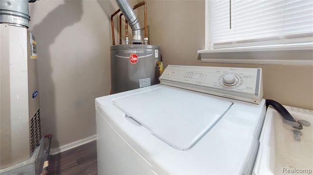 23574 Columbus Avenue, Warren, MI 48089