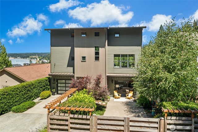 1447 Elm Place, Freeland, WA 98249