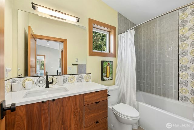 1447 Elm Place, Freeland, WA 98249
