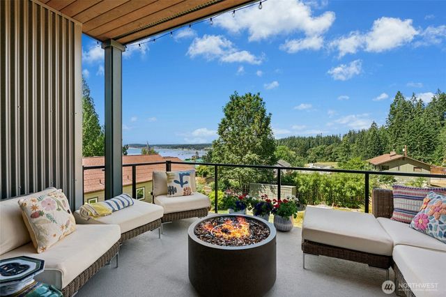 1447 Elm Place, Freeland, WA 98249