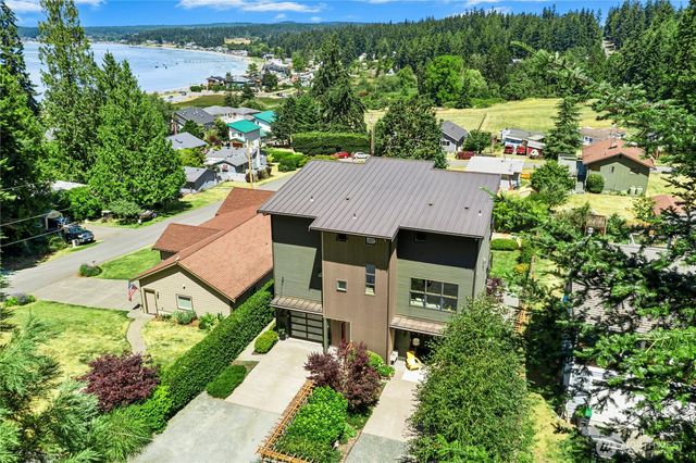 1447 Elm Place, Freeland, WA 98249