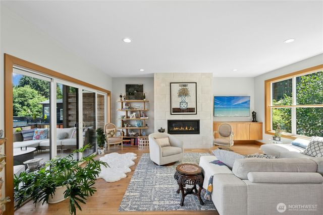 1447 Elm Place, Freeland, WA 98249