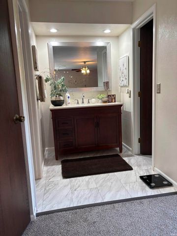 5717 S Bridgeton Lane, South Bend, IN 46614