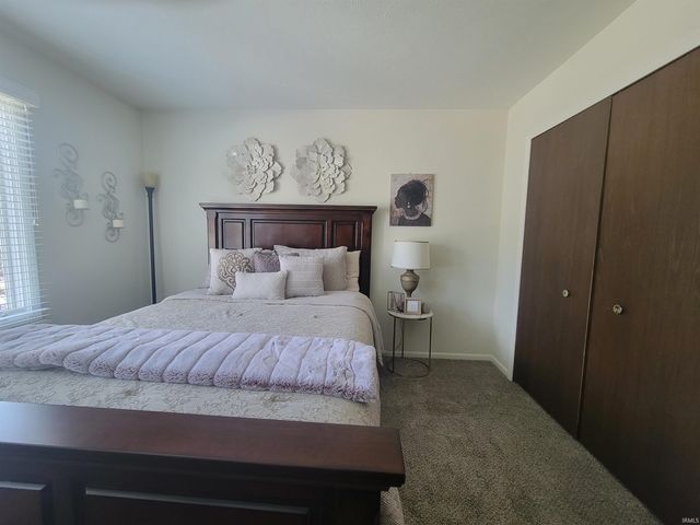5717 S Bridgeton Lane, South Bend, IN 46614