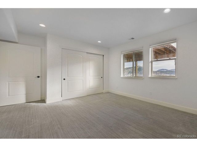 5425 Country Club Dr, Larkspur, CO 80118
