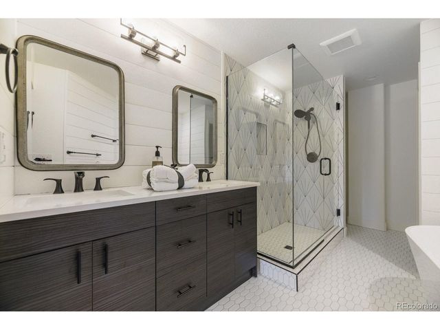 5425 Country Club Dr, Larkspur, CO 80118