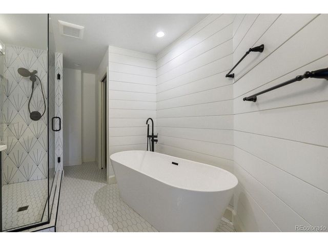 5425 Country Club Dr, Larkspur, CO 80118