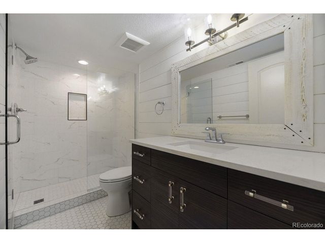 5425 Country Club Dr, Larkspur, CO 80118