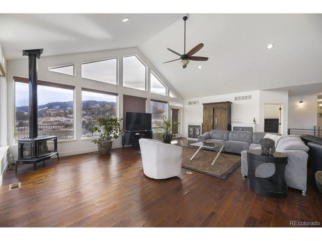 5425 Country Club Dr, Larkspur, CO 80118