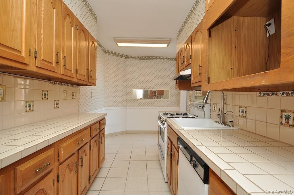 491 Riverdale Avenue 5A, Yonkers, NY 10705 — photo 4