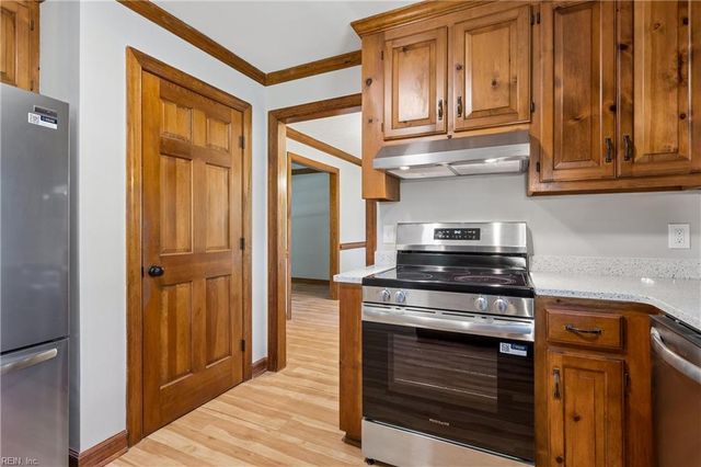 300 Moss AVE, Seaford, VA 23696