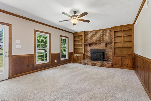 300 Moss AVE, Seaford, VA 23696