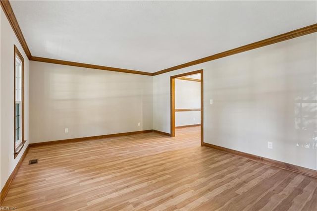 300 Moss AVE, Seaford, VA 23696