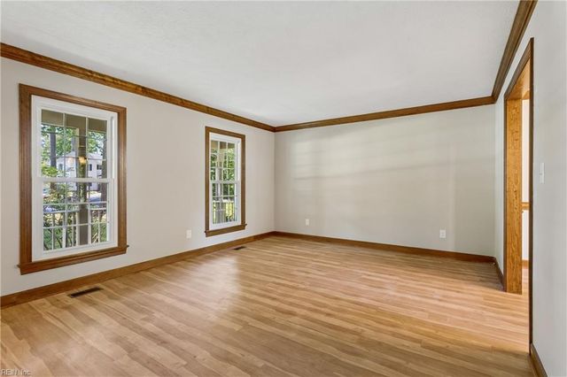300 Moss AVE, Seaford, VA 23696