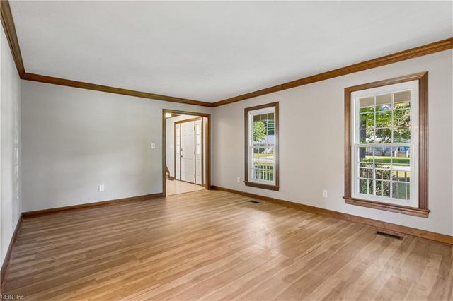 300 Moss AVE, Seaford, VA 23696