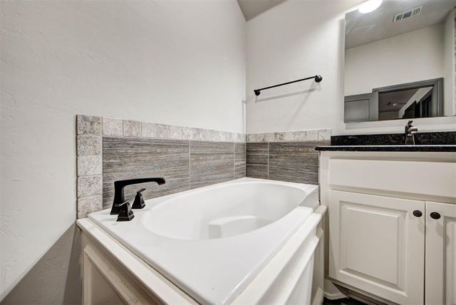 3232 Wakefield Road, Edmond, OK 73034