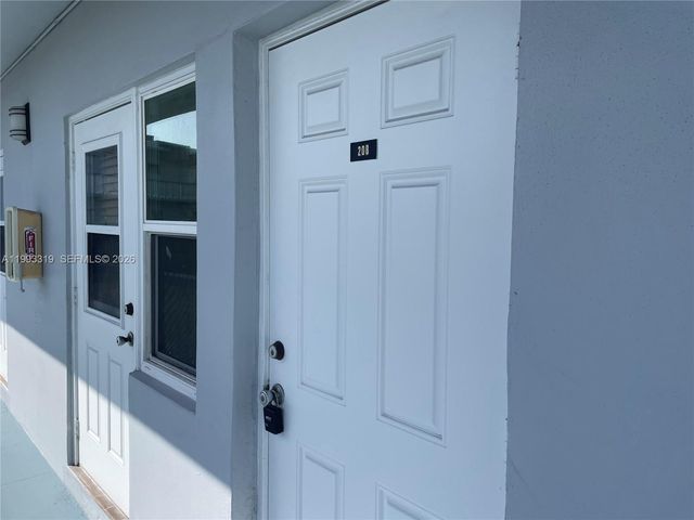 2300 Park Ln 208, Hollywood, FL 33021