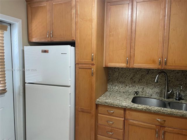 2300 Park Ln 208, Hollywood, FL 33021