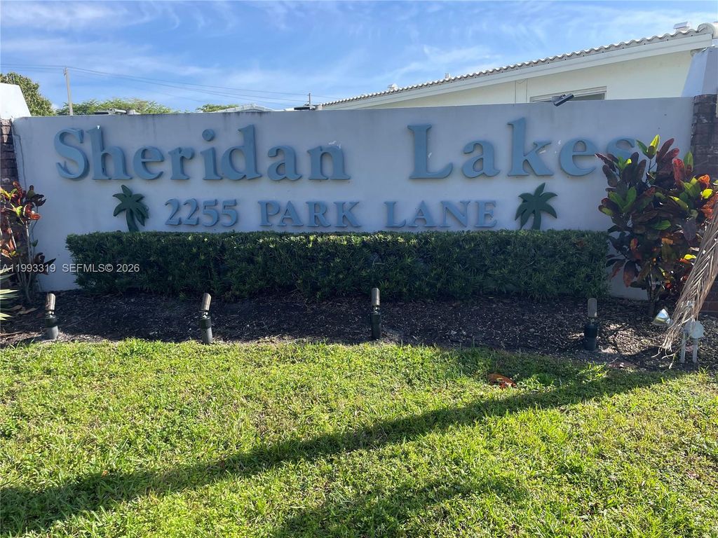 2300 Park Ln 208, Hollywood, FL 33021