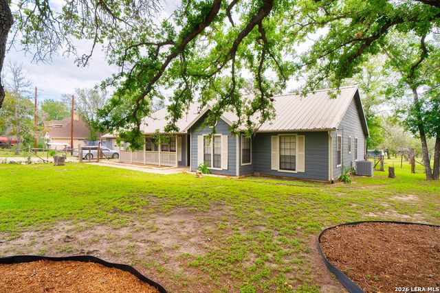 759 FALLING LEAVES DR, Adkins, TX 78101