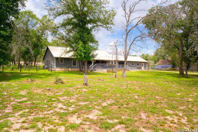 759 FALLING LEAVES DR, Adkins, TX 78101