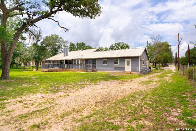 759 FALLING LEAVES DR, Adkins, TX 78101