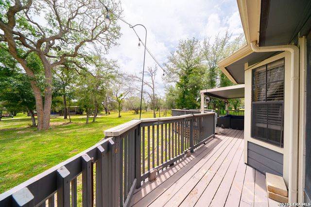 759 FALLING LEAVES DR, Adkins, TX 78101