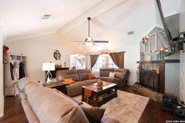 759 FALLING LEAVES DR, Adkins, TX 78101