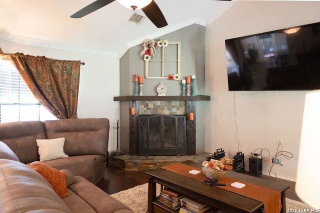 759 FALLING LEAVES DR, Adkins, TX 78101