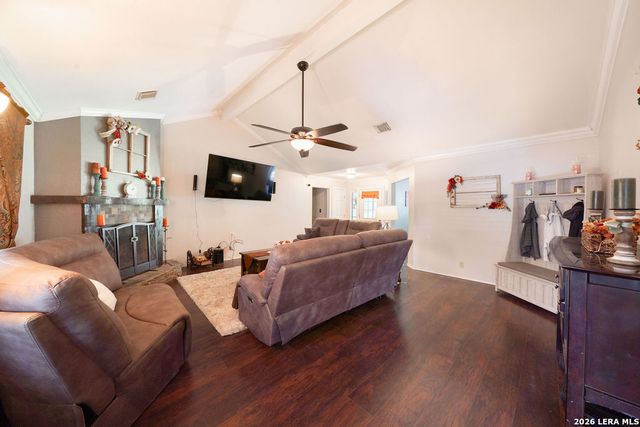759 FALLING LEAVES DR, Adkins, TX 78101