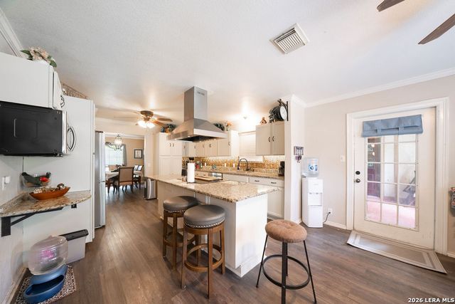 759 FALLING LEAVES DR, Adkins, TX 78101